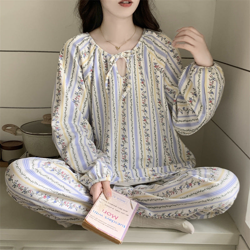 Round neck pullover can be worn on home clothes