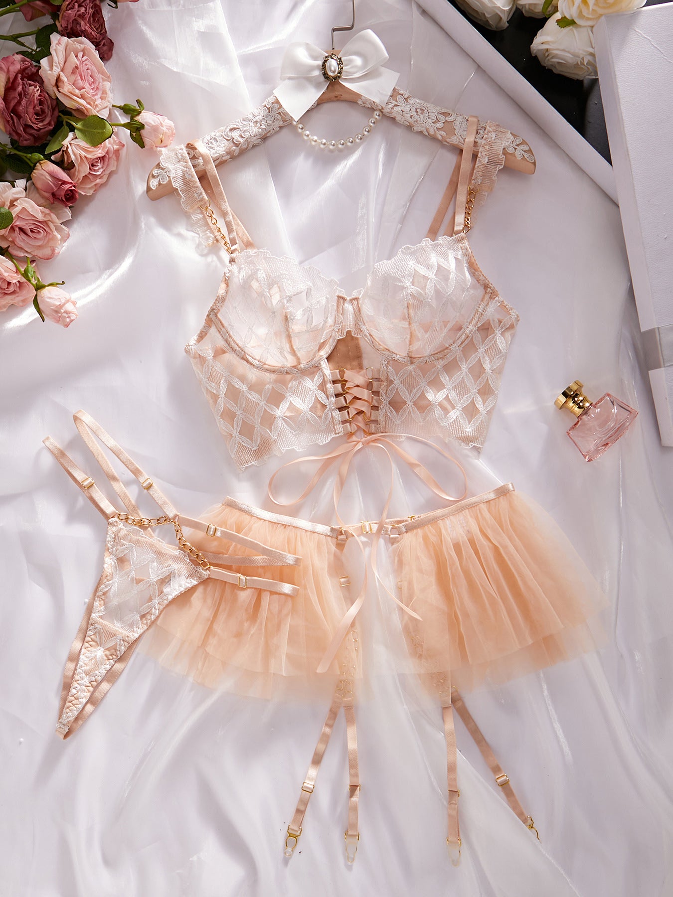 Lingge Embroidery Sexy Strap Mesh Puff Skirt Sexy Underwear Set