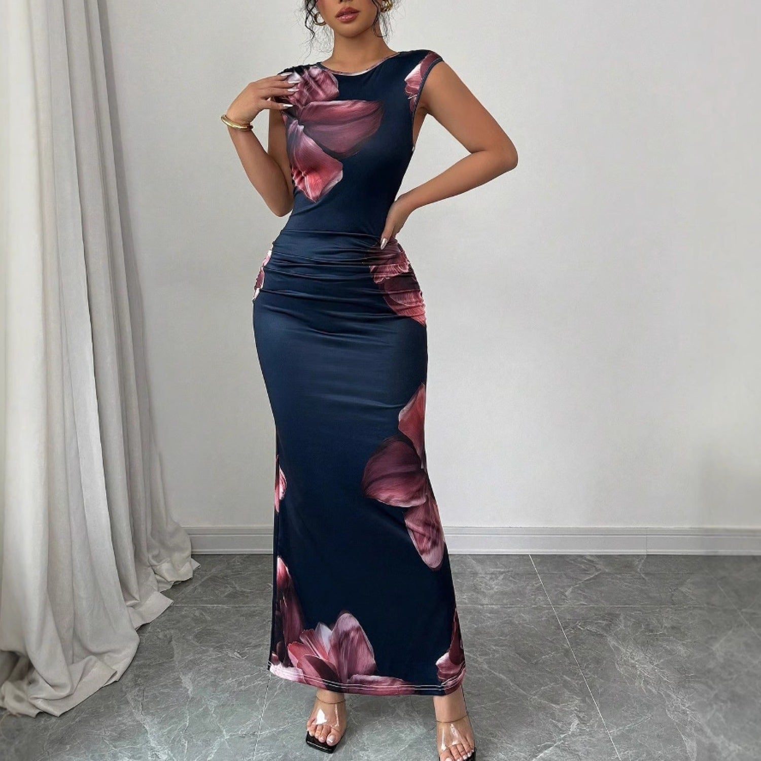 Sleeveless printed slim fit hip hugging dress