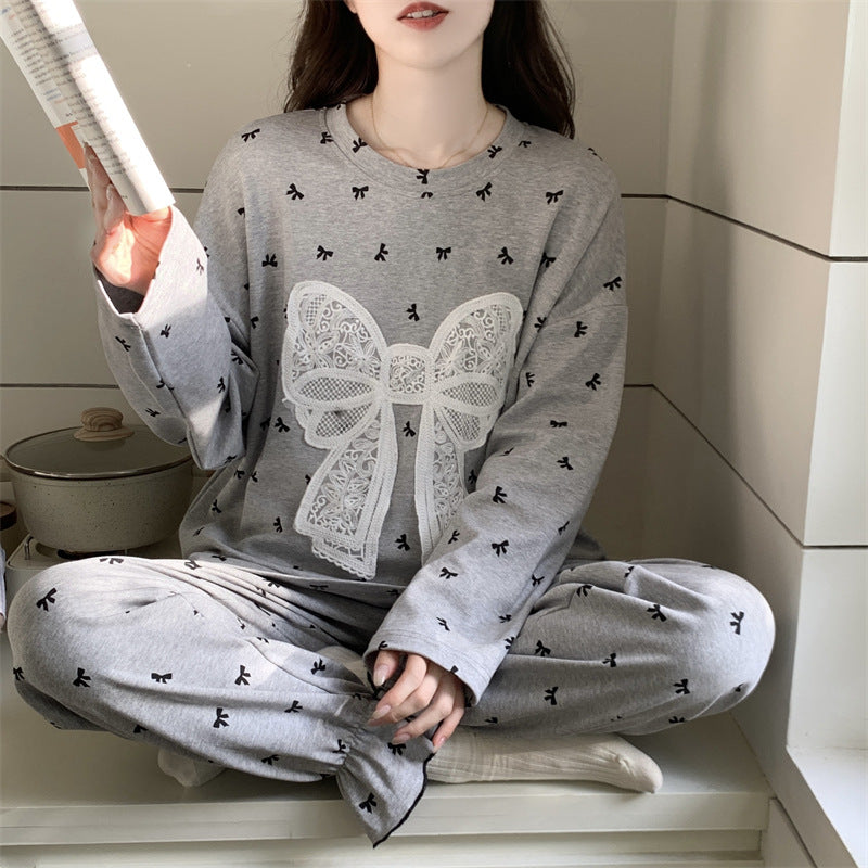 Round neck pullover can be worn on home clothes