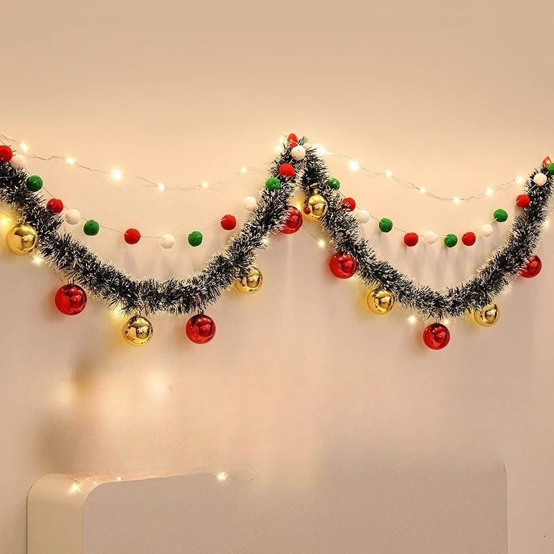 Christmas decorations, tree ornaments, indoor LED lights, pictures, background walls, atmosphere, scenes, decorations and flags.