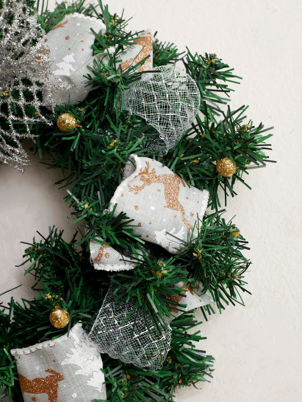 Christmas Wreath with Bow & Bell Decor, Artificial Green Wreaths for Front Door, Wall, Xmas Tree & Festive Home Decoration Gift